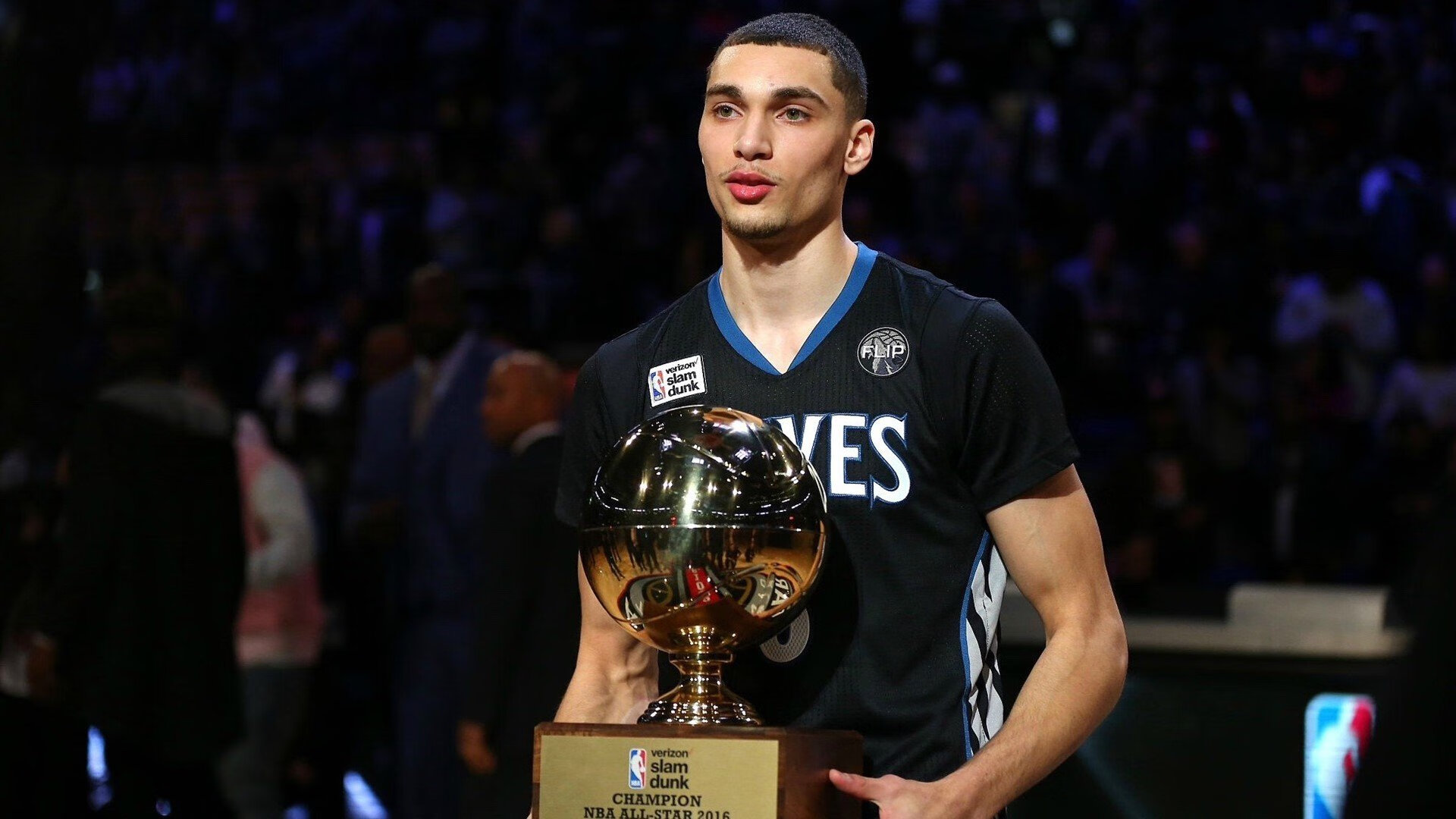 开云体育官方网站-新赛季揭幕战，F1引擎轰鸣与NBA版图震动，竞技体育的无限可能